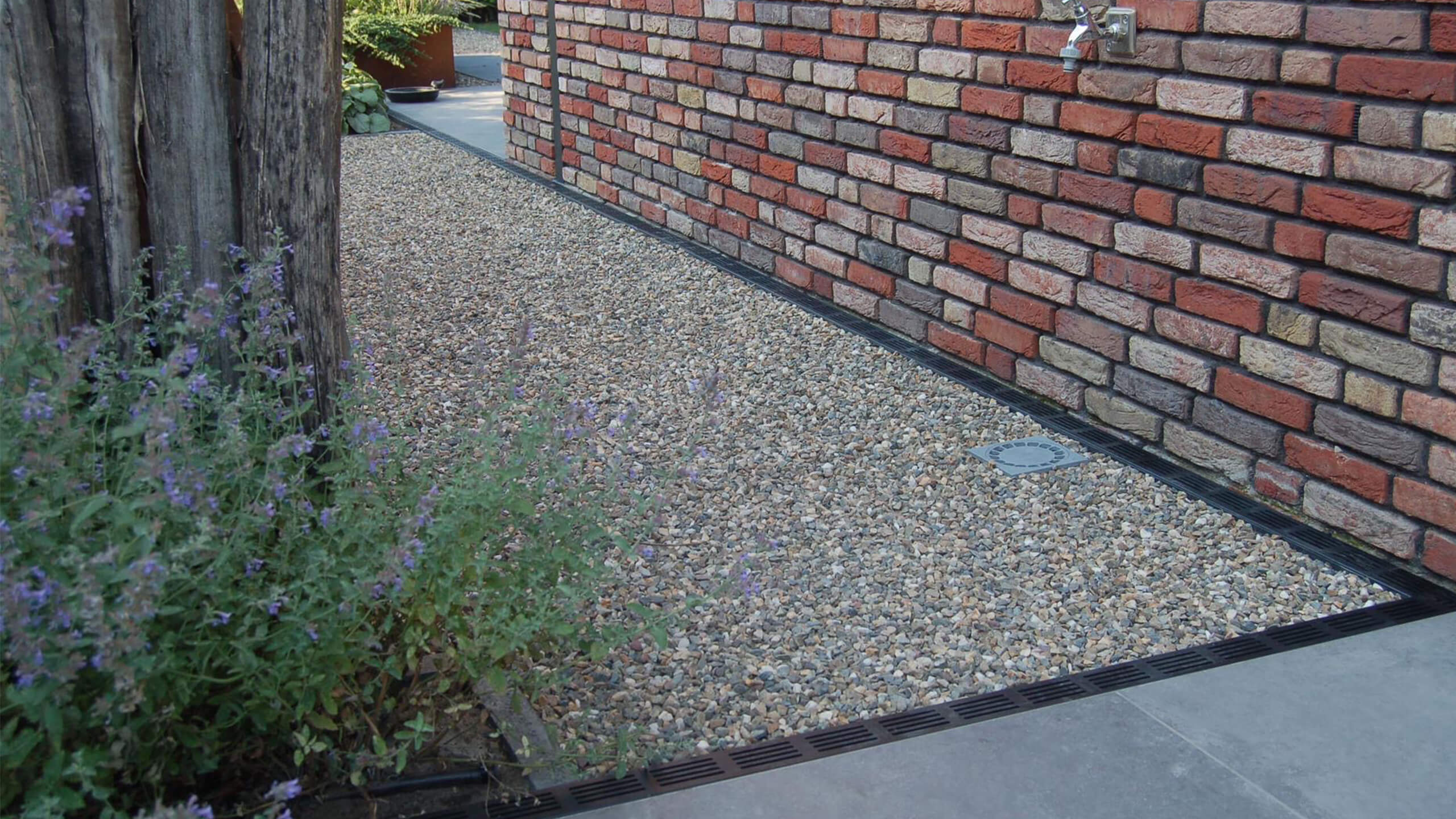 Slim Threshold Channel Drain With Corten Steel Grating 1000mm