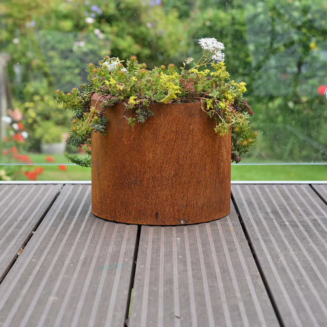 Rust Finish Metal Garden Planters – Rustic Steel Plant Pots (Round & Square, Multiple Sizes)
