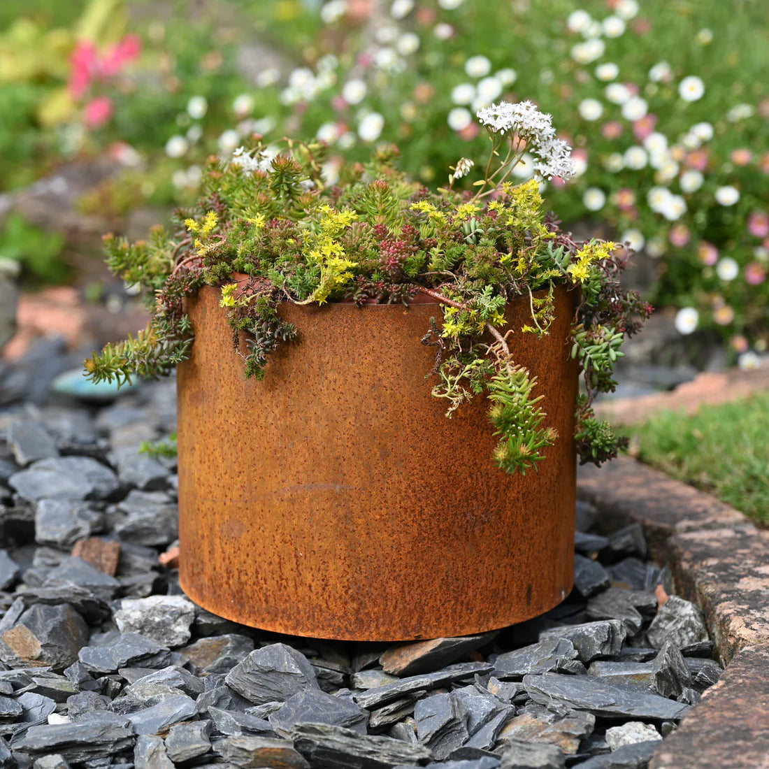 Rust Finish Metal Garden Planters – Rustic Steel Plant Pots (Round & Square, Multiple Sizes)